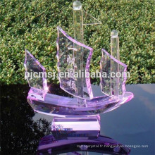 modèle en cristal coloré, bateau en cristal pour des cadeaux de vacances ou un souvenir ou une décoration